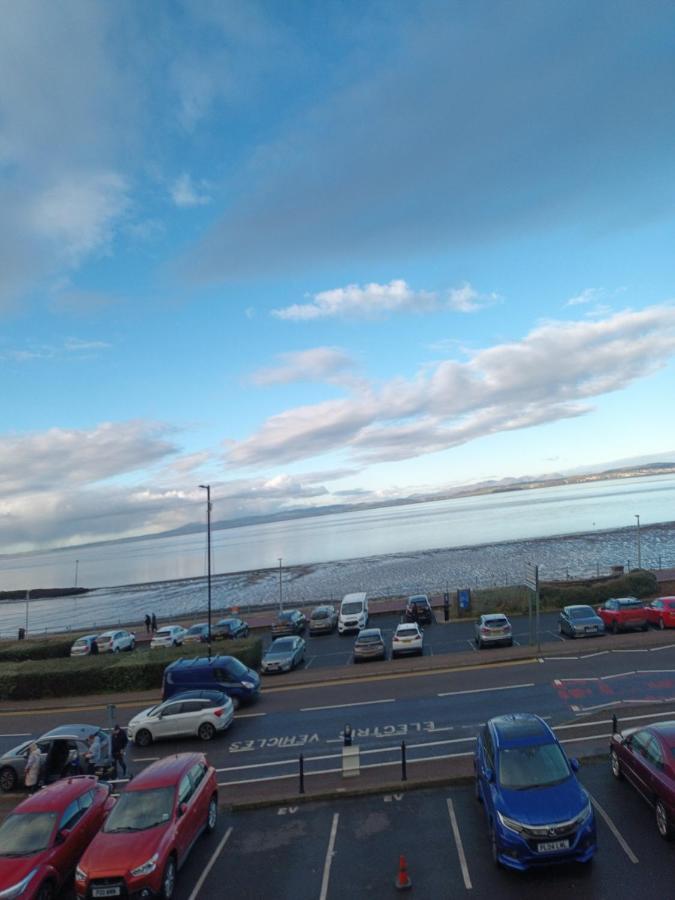 Eden Vale Ground Floor Sea View Apartment モアカム エクステリア 写真